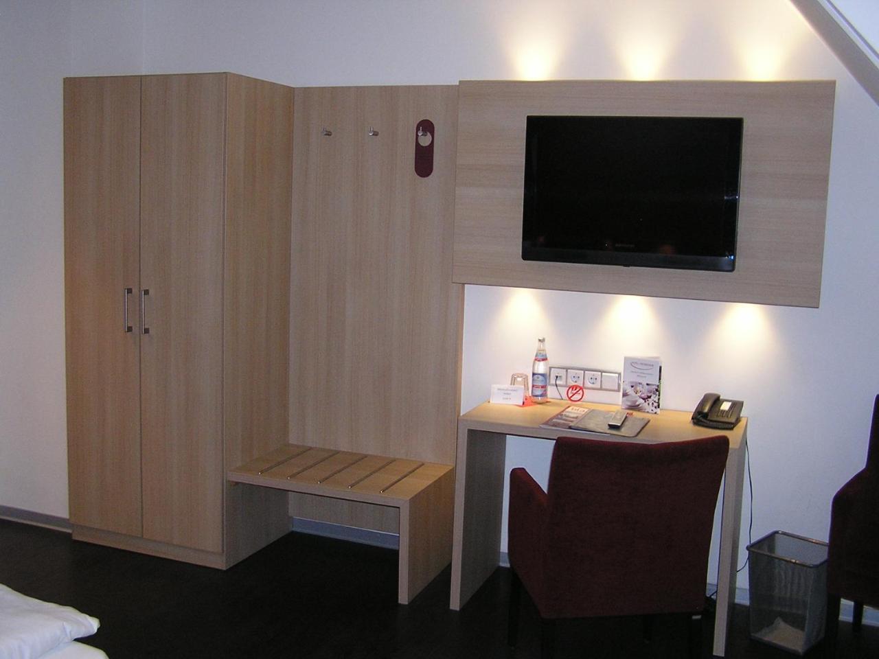 Hotel Zur Promenade Донаувёрт Экстерьер фото
