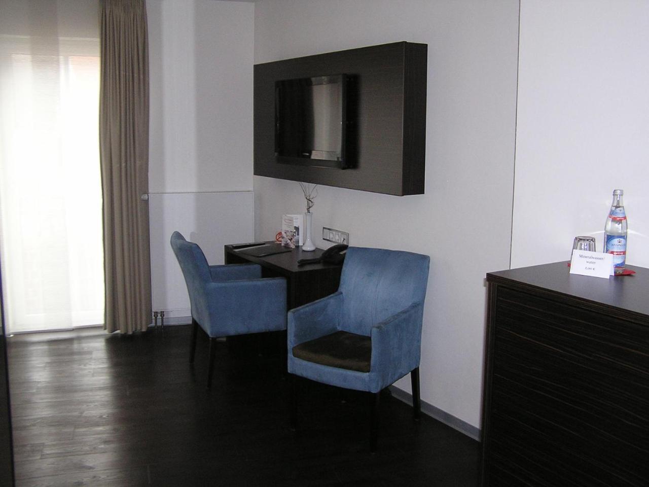 Hotel Zur Promenade Донаувёрт Экстерьер фото